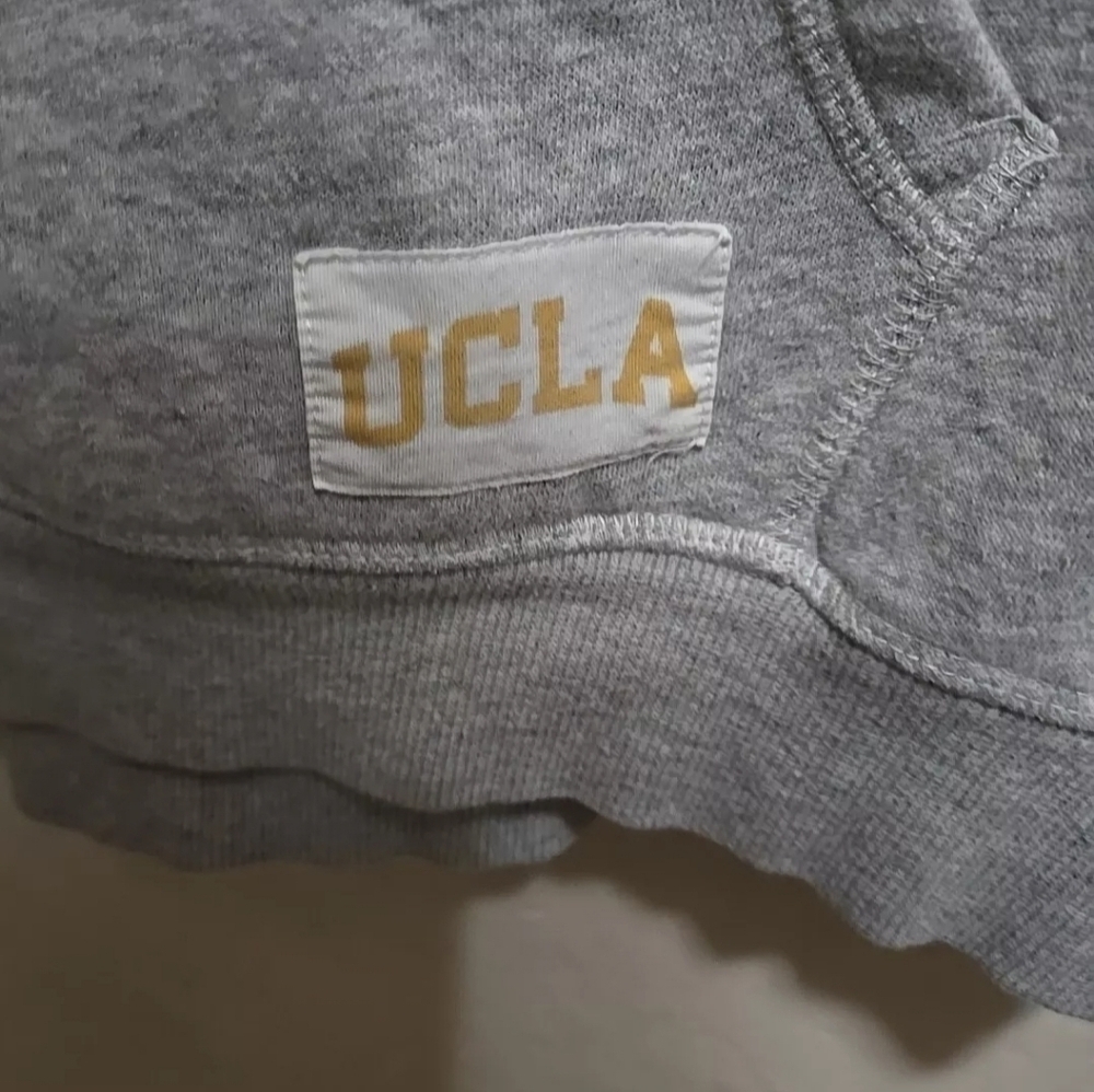 UCLA Bruins Hoodie Women's Size Medium Yellow Long Sleeve H&M Logg Pullover - Picture 3 of 7